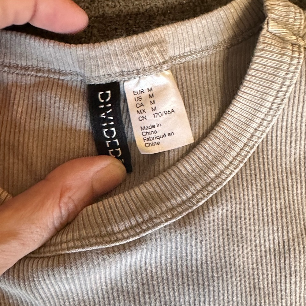 Sleeveless Ribbed Tank Top - Gray - Picture 2 of 3